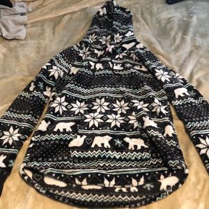 Black,white polar bears,fuzzy hoodie women’s